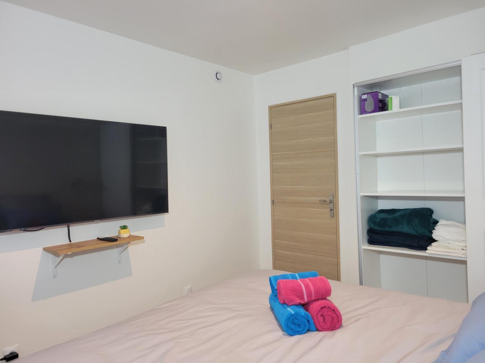 Amazing Apartment A Stone'S Throw From The City Of Lights - Paris Clichy Eksteriør billede
